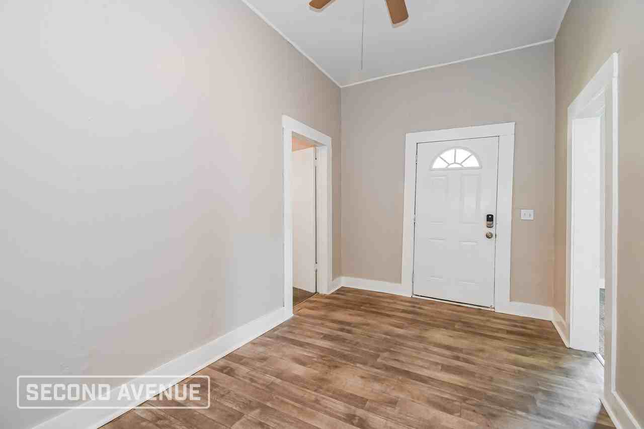 1740 W 10th St - Photo 7 of 26