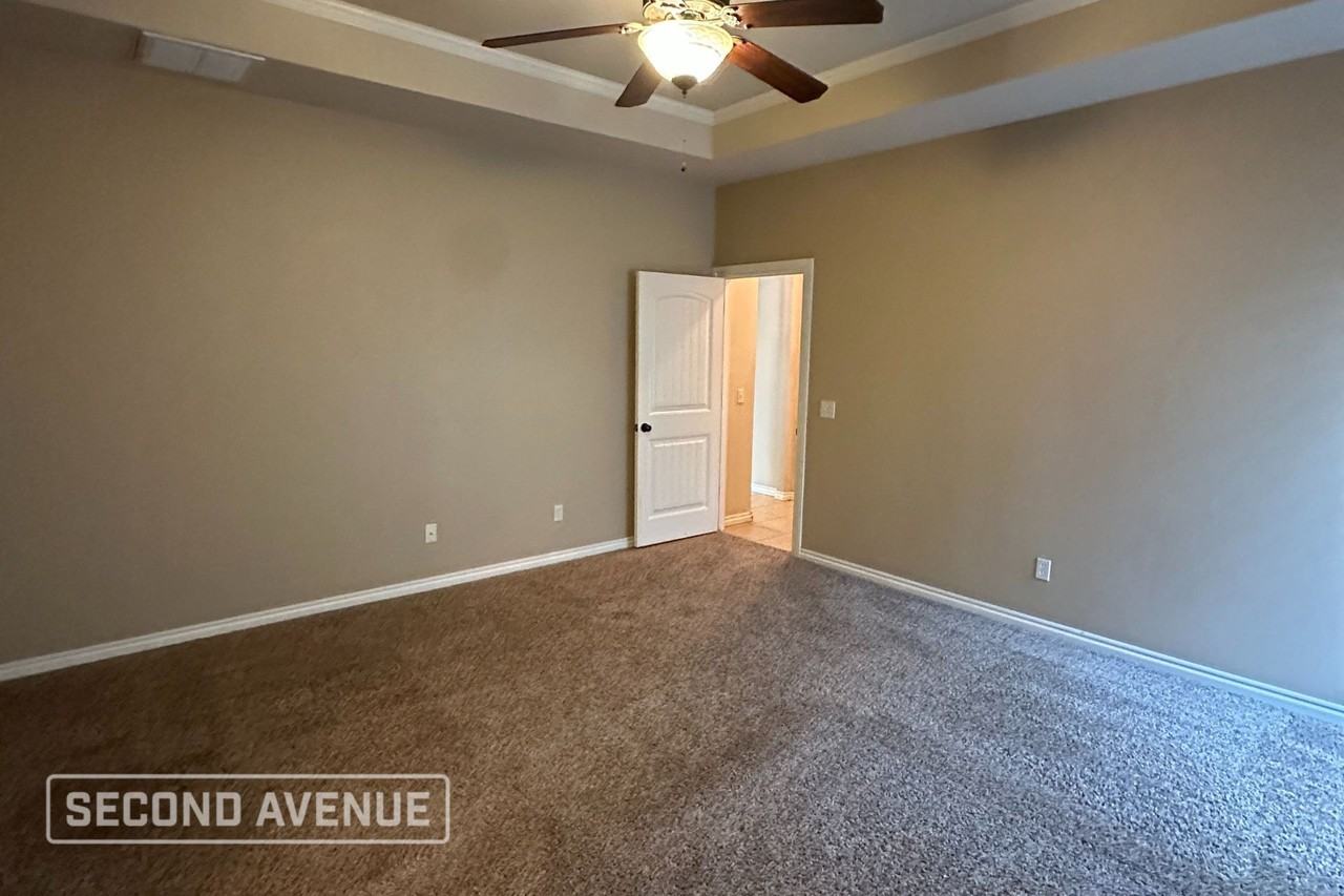 11101 Lake Park Dr - Photo 3 of 10