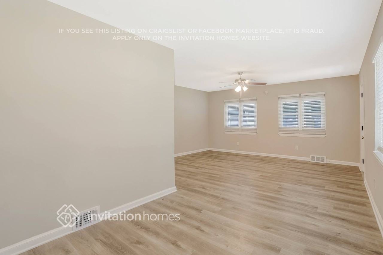 3389 Lark Lane - Photo 3 of 20