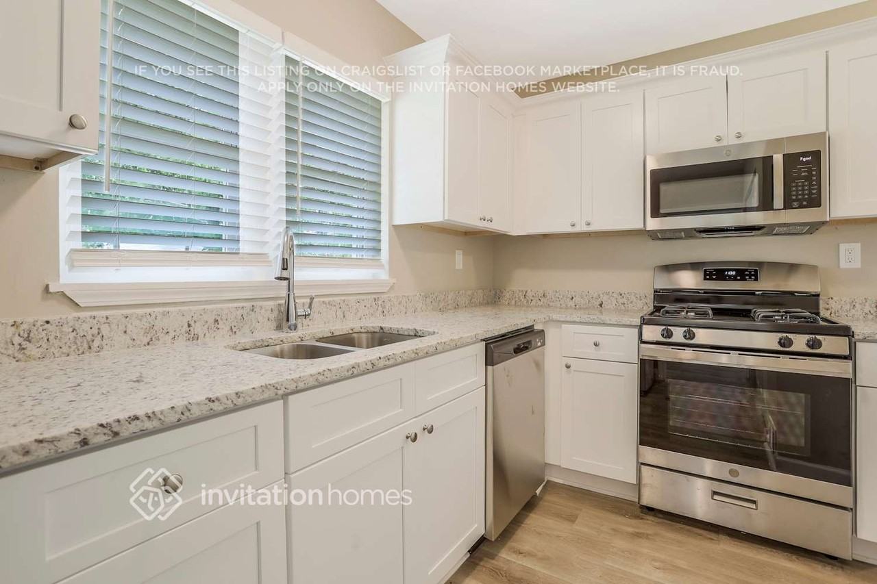 3389 Lark Lane - Photo 6 of 20