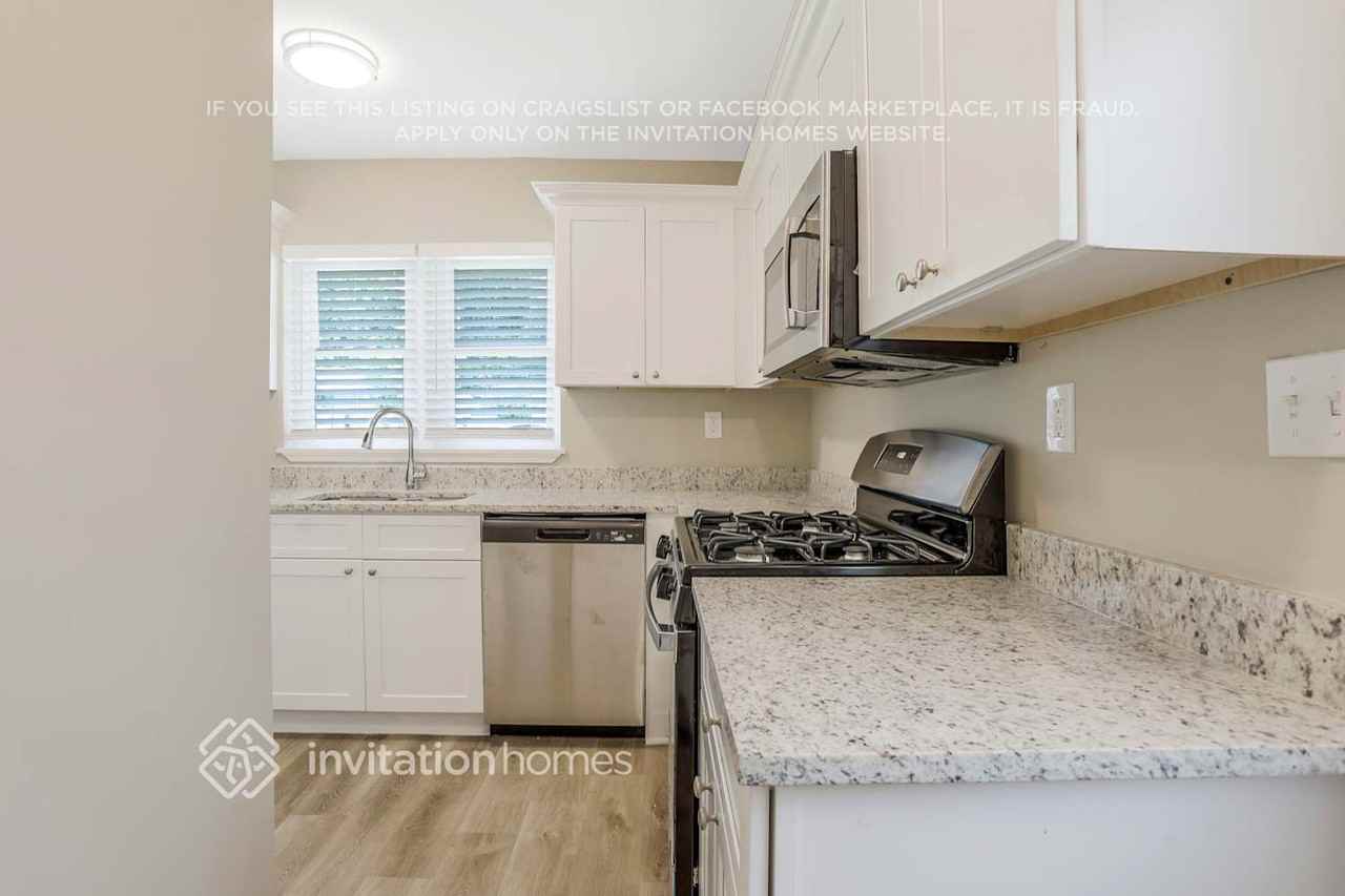 3389 Lark Lane - Photo 7 of 20