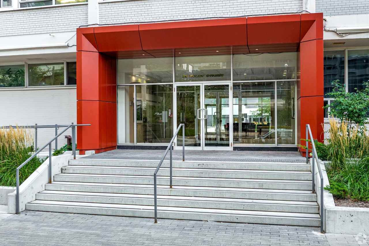 Holly Tower - Yonge and Eglinton - Photo 2 of 30