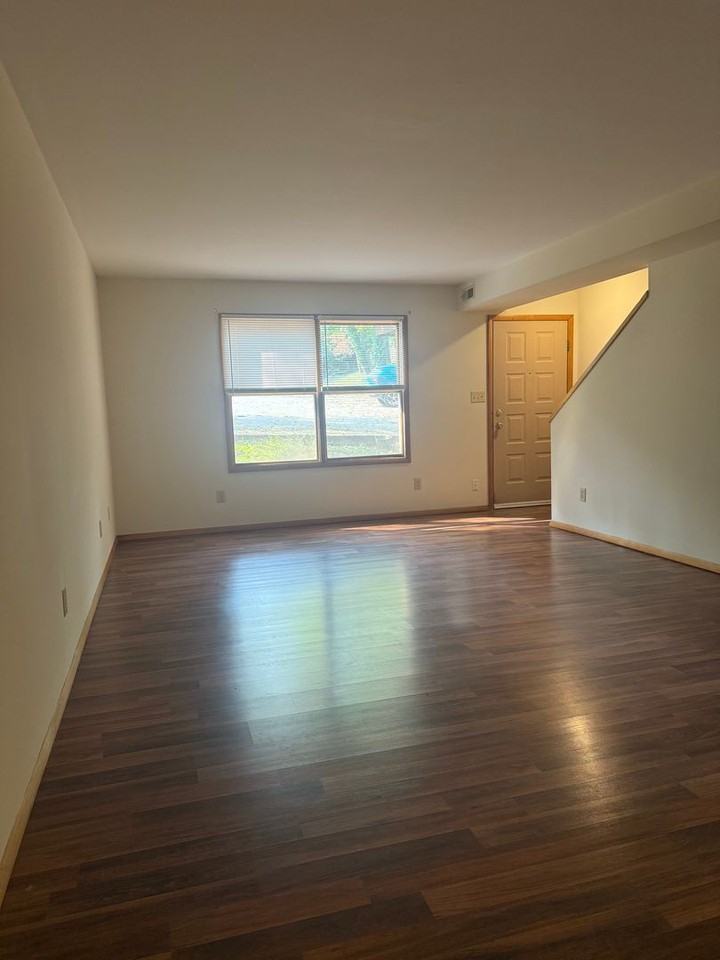 734 W 17th St - Photo 3 of 17