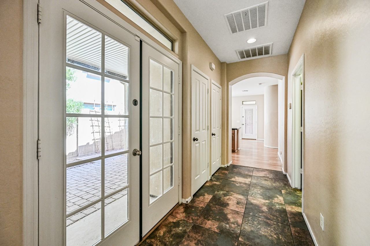 21051 West Court Street - Photo 4 of 26