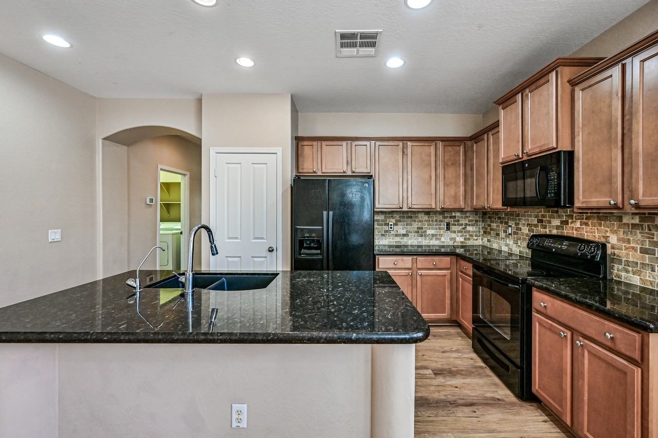 21051 West Court Street - Photo 7 of 26