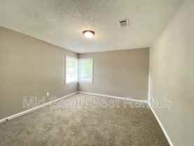 4621 Eastwood Rd - Photo 1 of 1