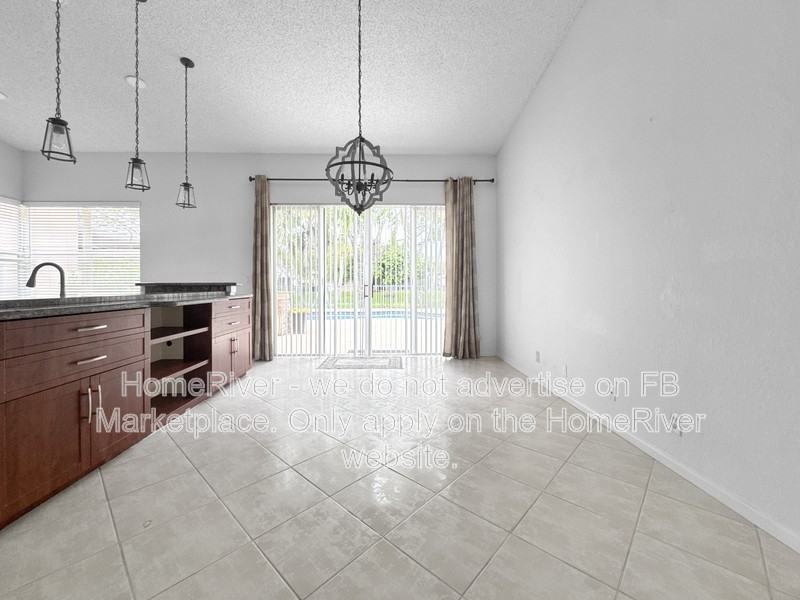 11433 Nw 49th Dr - Photo 3 of 21