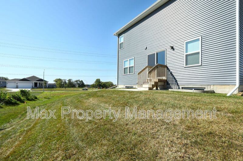 5607 153rd St - Photo 3 of 30