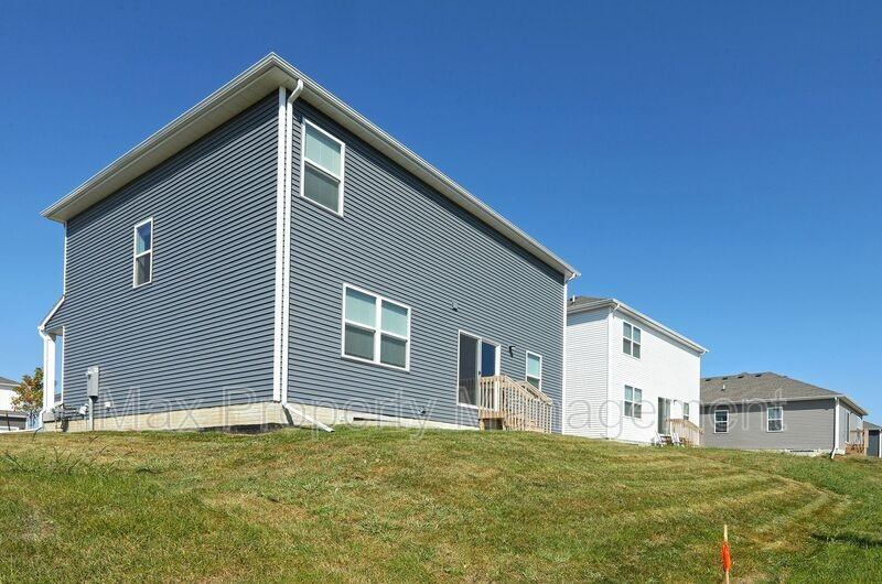 5607 153rd St - Photo 4 of 30