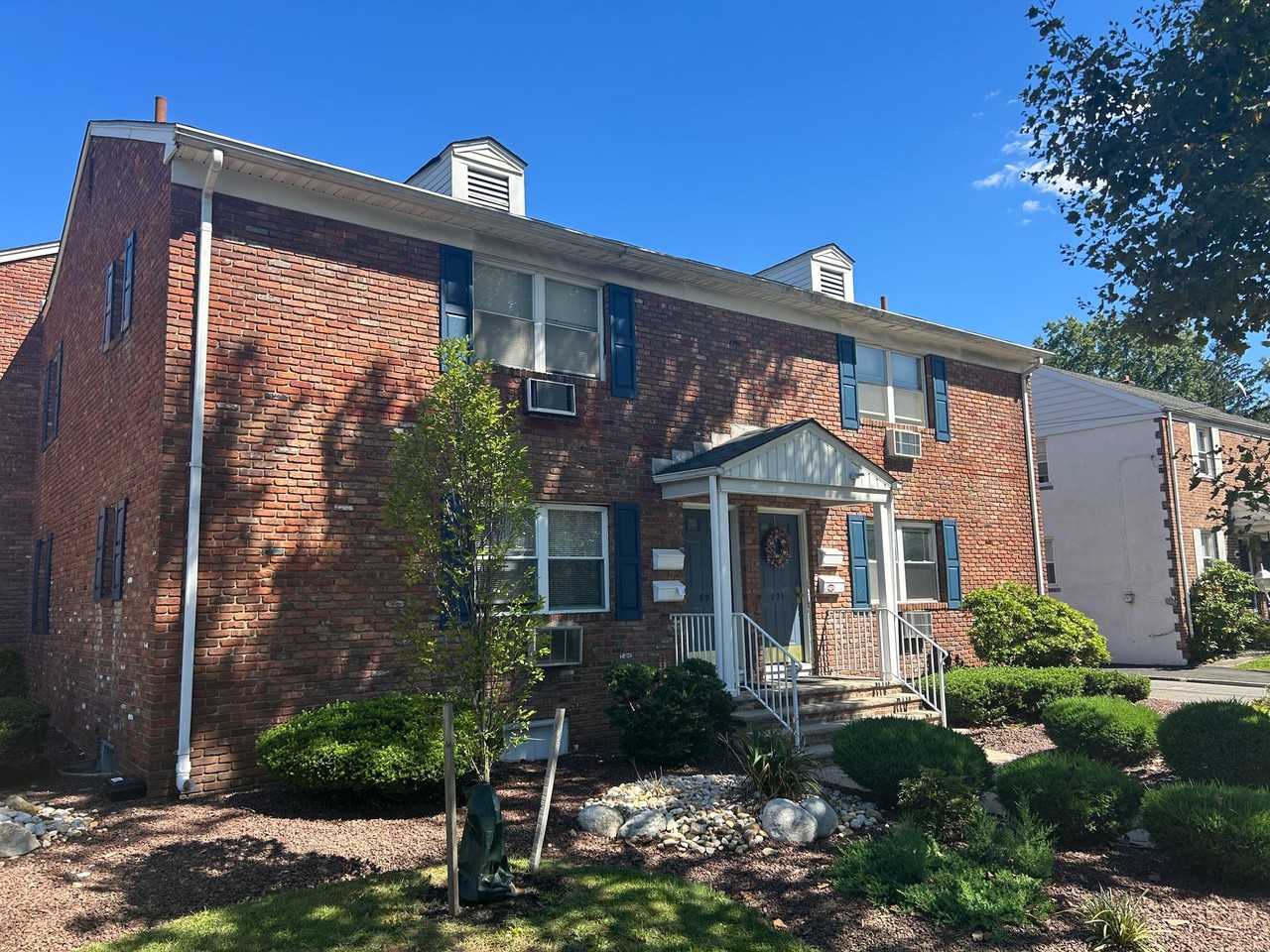 St. Georges Apartments - Photo 3 of 7