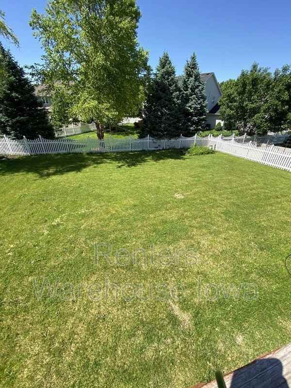 9015 Telford Circle - Photo 5 of 34