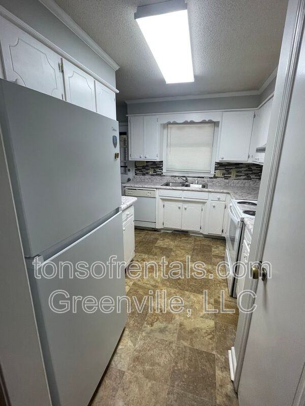 100 Pinebrook Rd - Photo 4 of 14