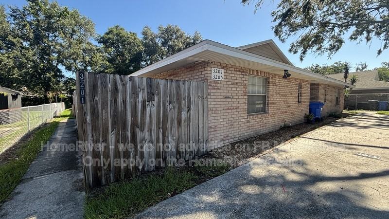 3201 Bloomingdale Villas Ct - Photo 2 of 17