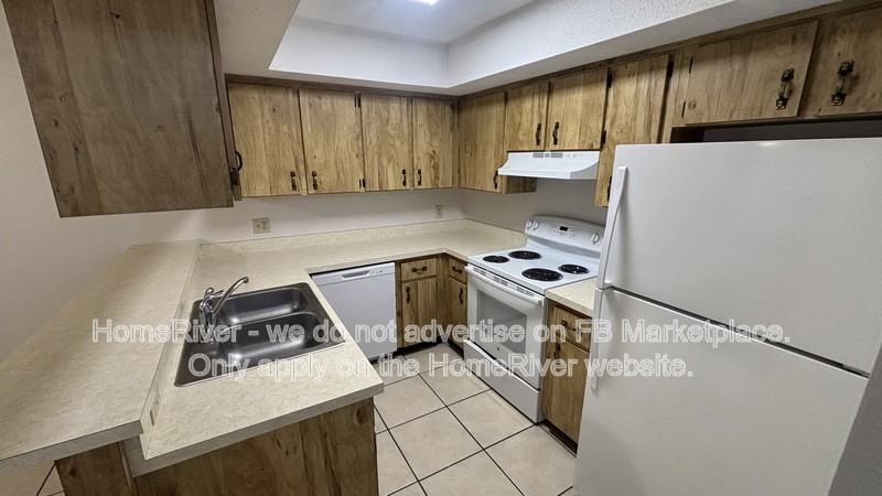 3201 Bloomingdale Villas Ct - Photo 5 of 17
