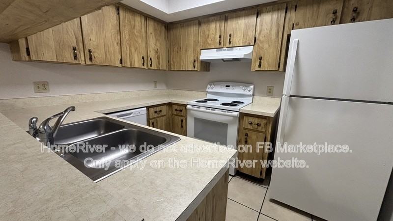 3201 Bloomingdale Villas Ct - Photo 6 of 17