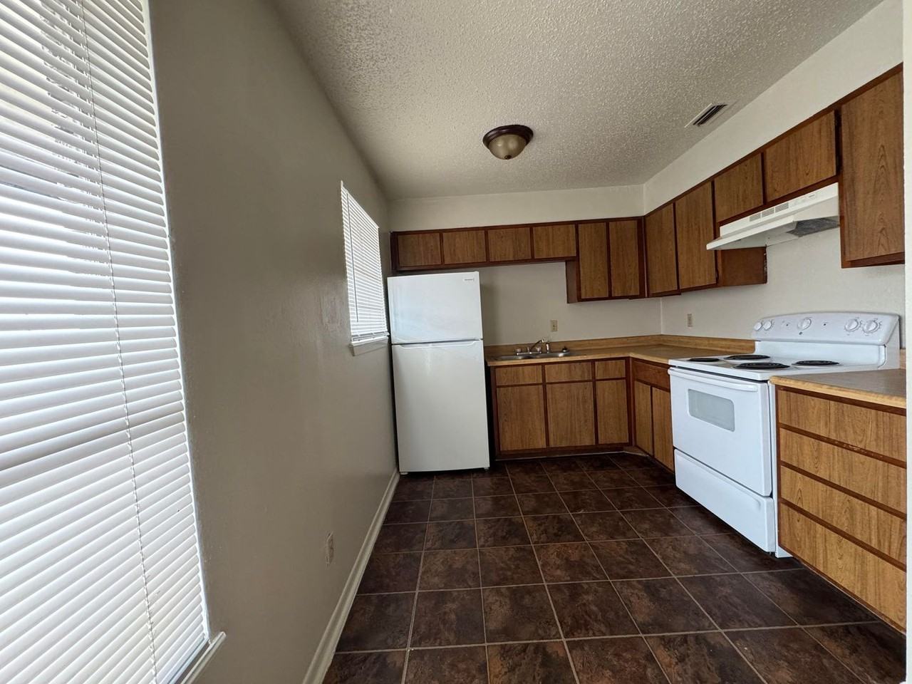 3107 Atkinson Ave - Photo 6 of 29