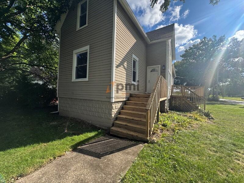 2122 Elston St #A - Photo 4 of 26