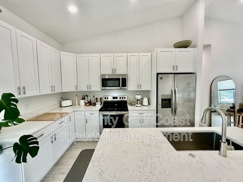 584 Flamingo Rd - Photo 3 of 11