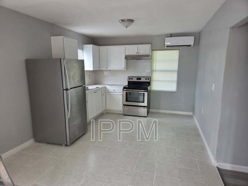 1141 W Acacia Ave #8 - Photo 3 of 9