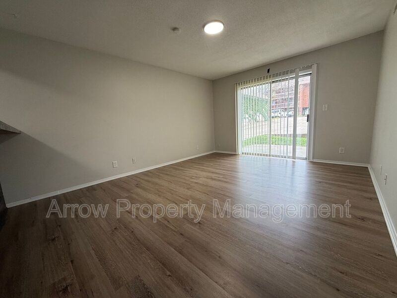 649 S 18th St - Photo 4 of 10