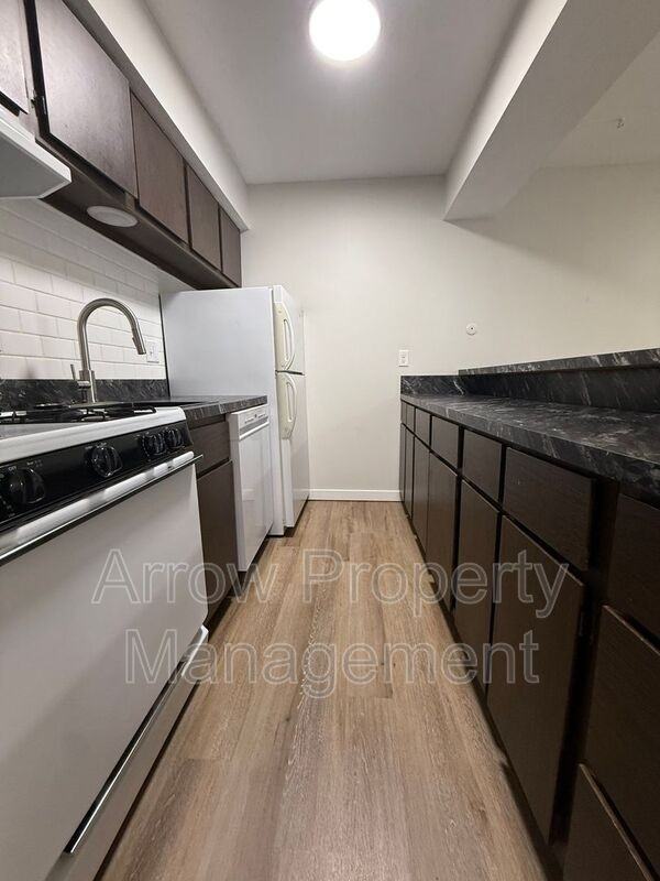649 S 18th St - Photo 5 of 10