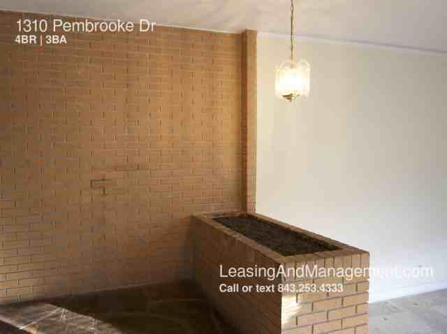 1310 Pembrooke Dr - Photo 3 of 19