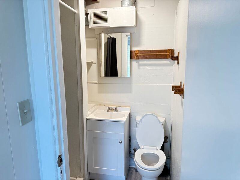 107 College Street #2L - Photo 4 of 9