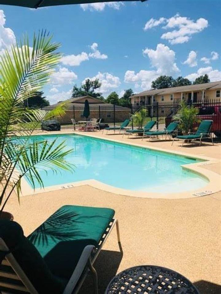 Spacious 1 & 2 bedroom homes in the heart of Franklin - Photo 3 of 13