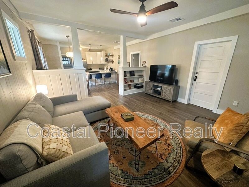 115 W Plymouth St #A - Photo 6 of 22