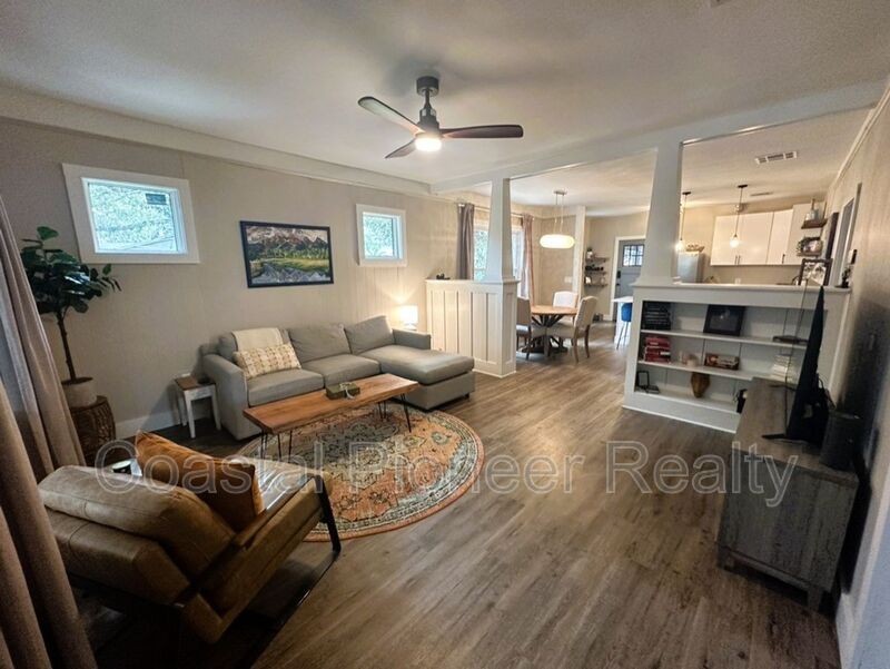 115 W Plymouth St #A - Photo 7 of 22