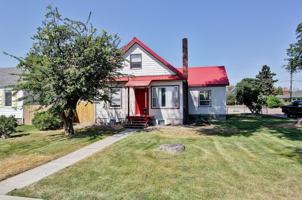 featured image of 1502 Ellis Ave