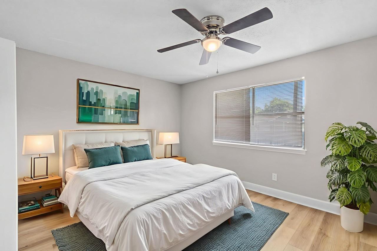 The Woodford - Photo 3 of 50