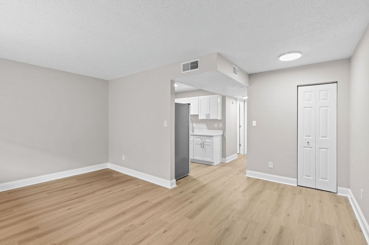 The Woodford - Photo 6 of 50