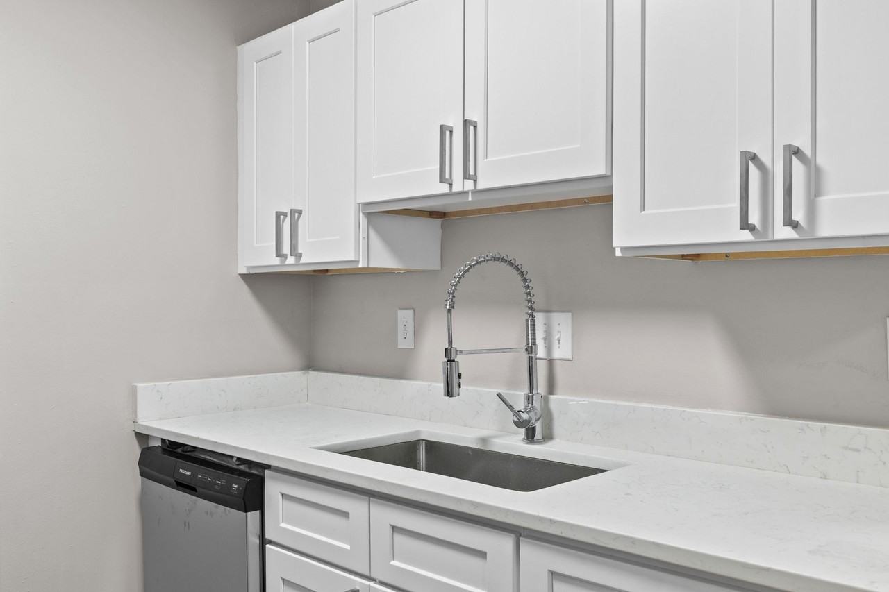 The Woodford - Photo 7 of 50