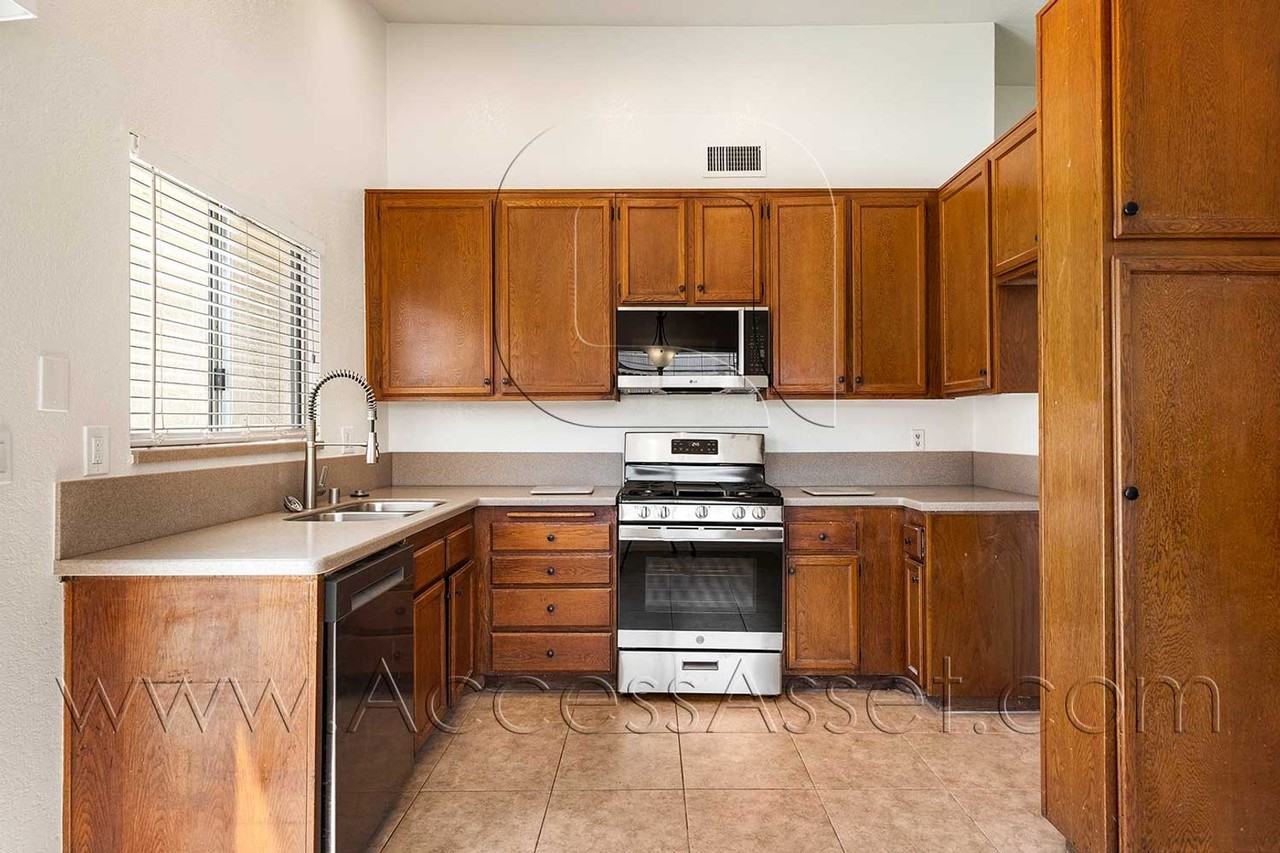 15731 Laguna Ave - Photo 3 of 27