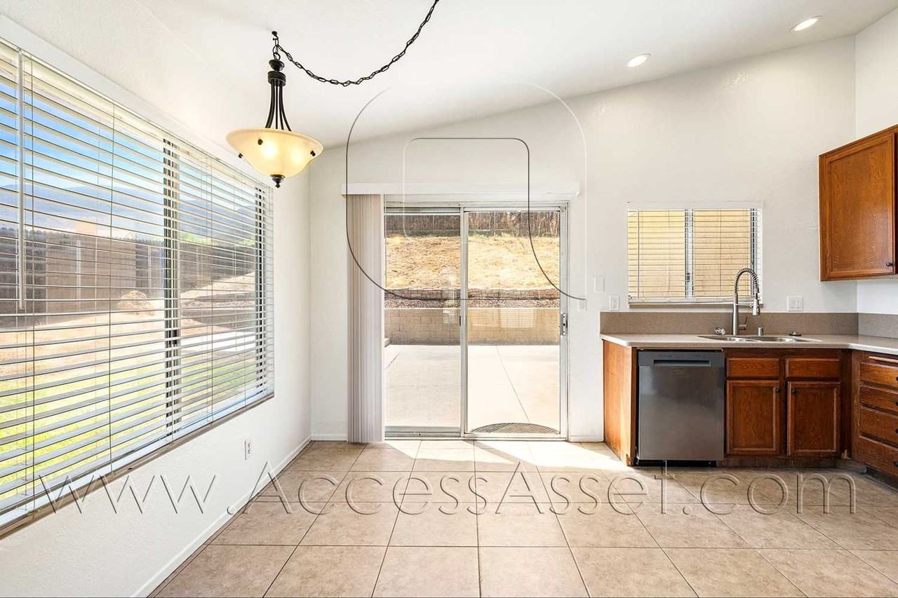 15731 Laguna Ave - Photo 4 of 27