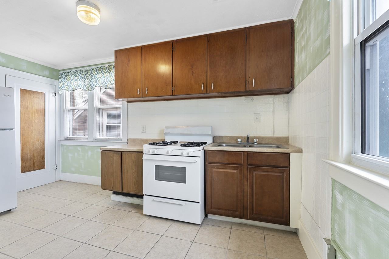 152 Ford Ave. *EPM* - Photo 2 of 12