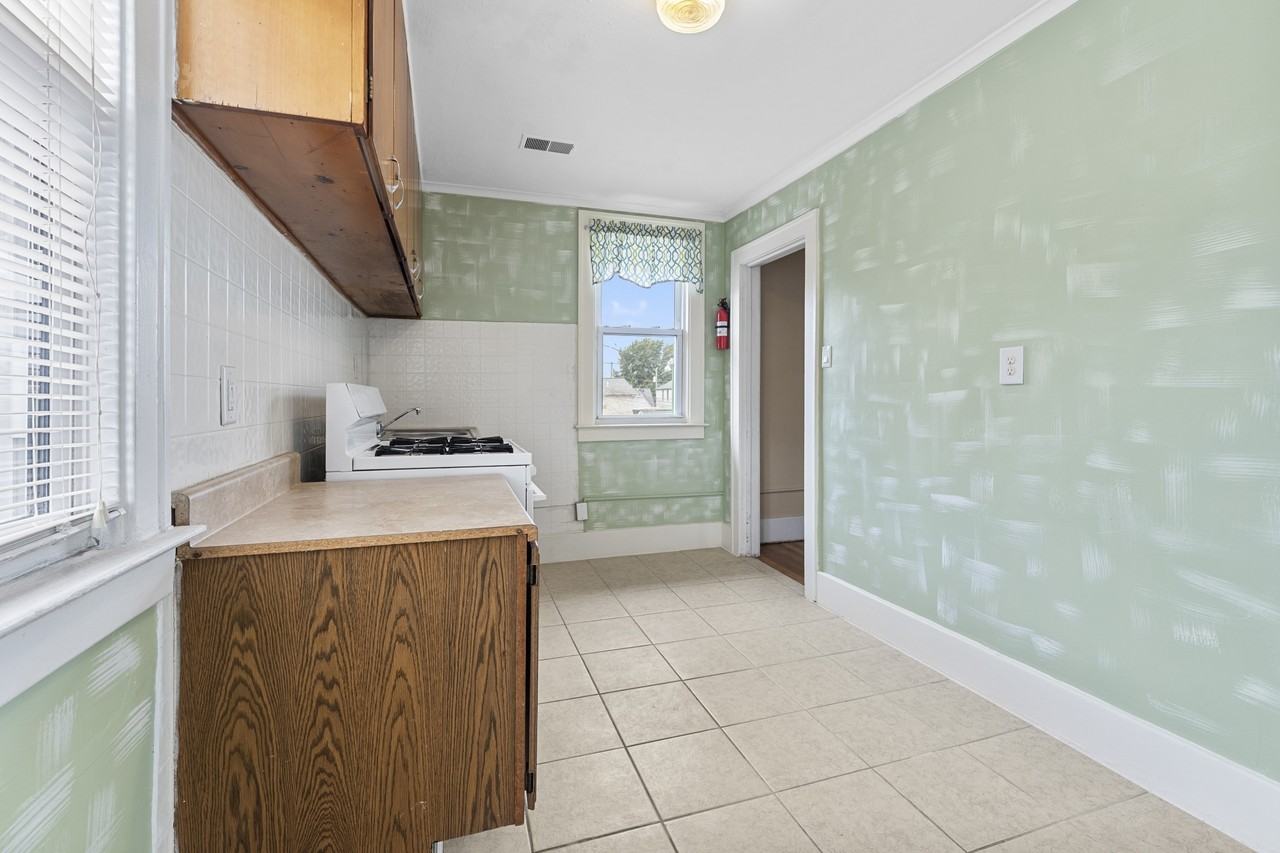 152 Ford Ave. *EPM* - Photo 4 of 12