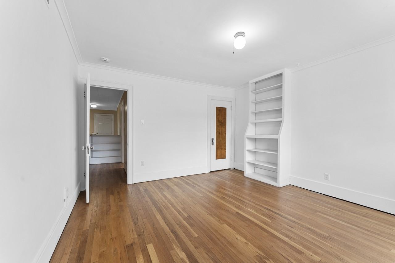 152 Ford Ave. *EPM* - Photo 7 of 12