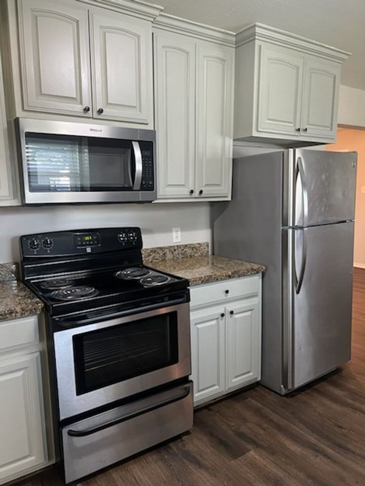 3439 Charles Ave - Photo 6 of 13