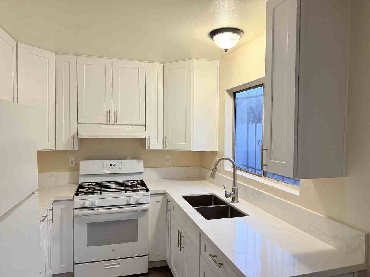 3741 Marlborough Ave - Photo 3 of 8