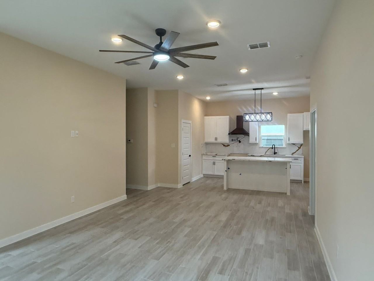 1711 Cordova Dr - Photo 2 of 4