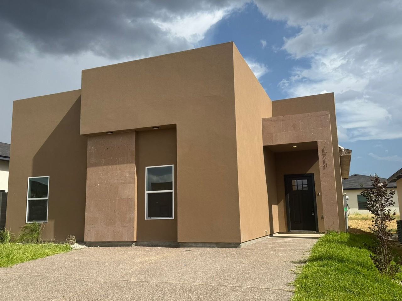 1711 Cordova Dr - Photo 3 of 4