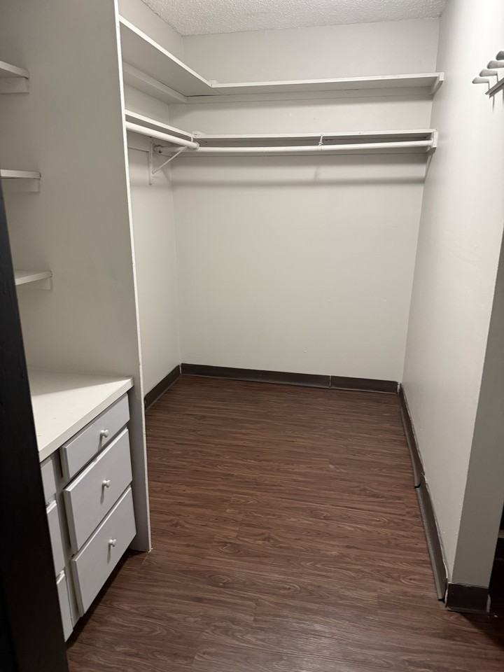 2829 Douglas Avenue - Photo 4 of 22