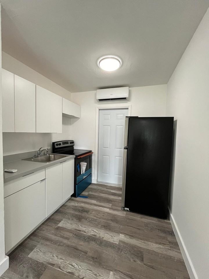 1910 Northwest 29th Street - Photo 6 of 15