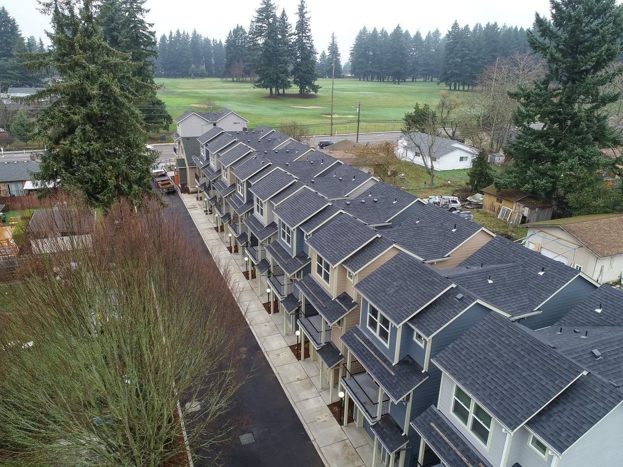 13198 Ne Glisan St - Photo 2 of 34