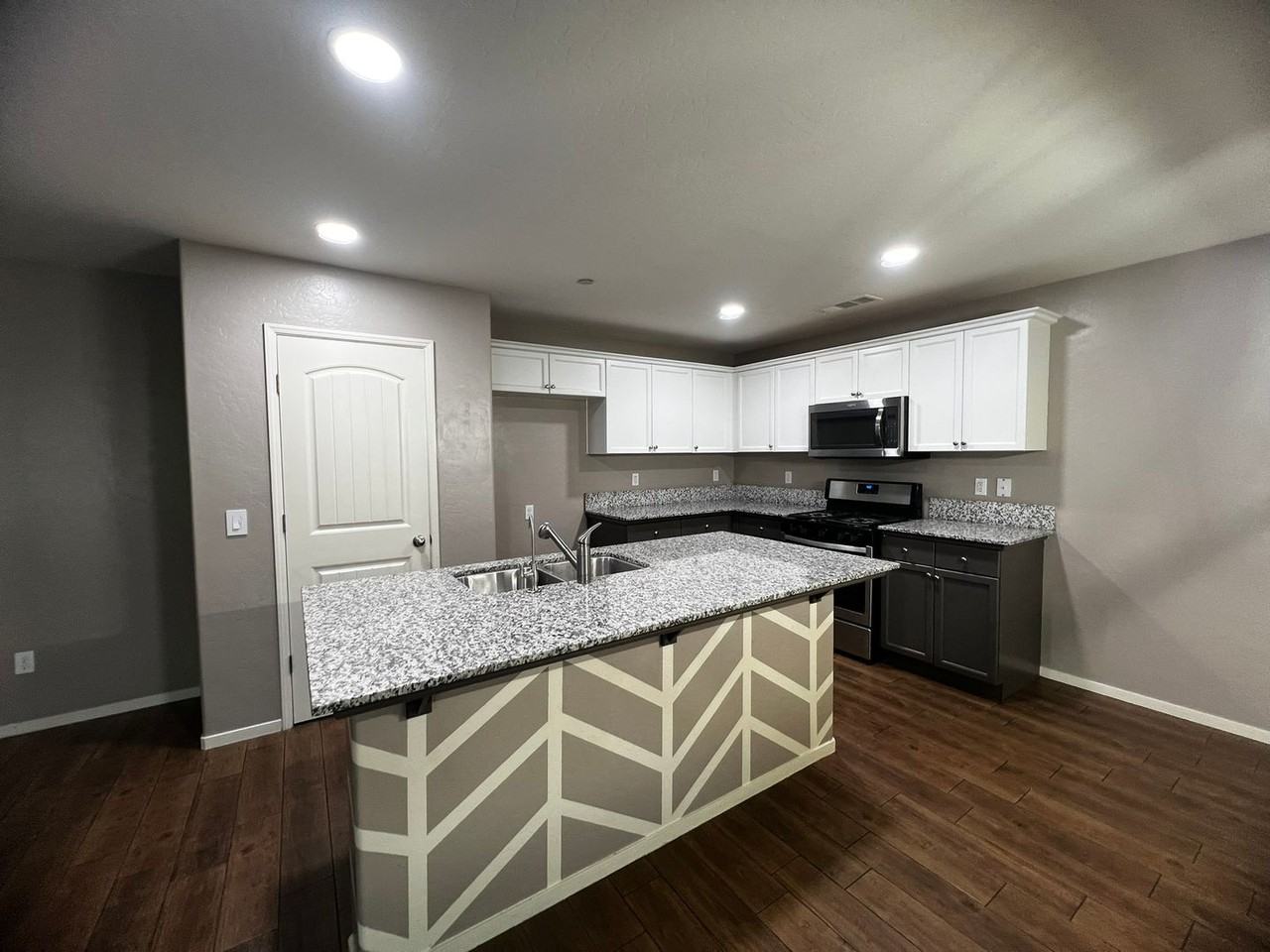 1785 Hermosa Ave - Photo 5 of 15