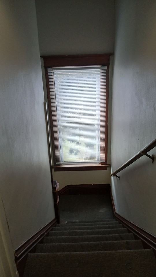 628 N. Linn St. apt. - Photo 4 of 14