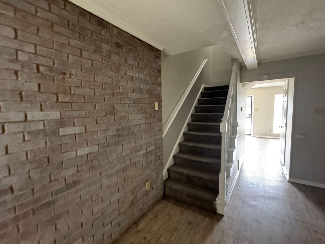 5252 Scottsdale Ave - Photo 2 of 11