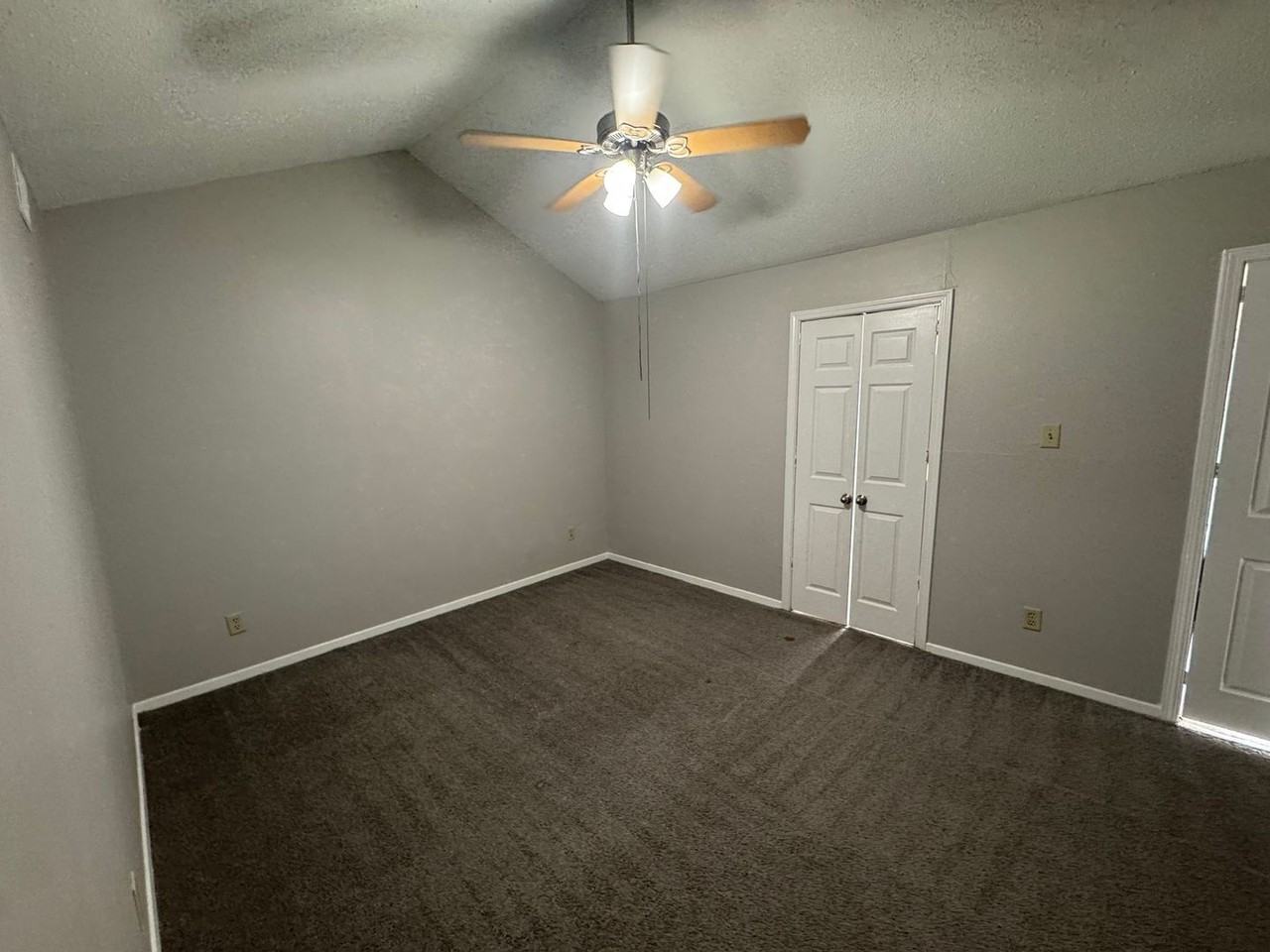 5252 Scottsdale Ave - Photo 4 of 11